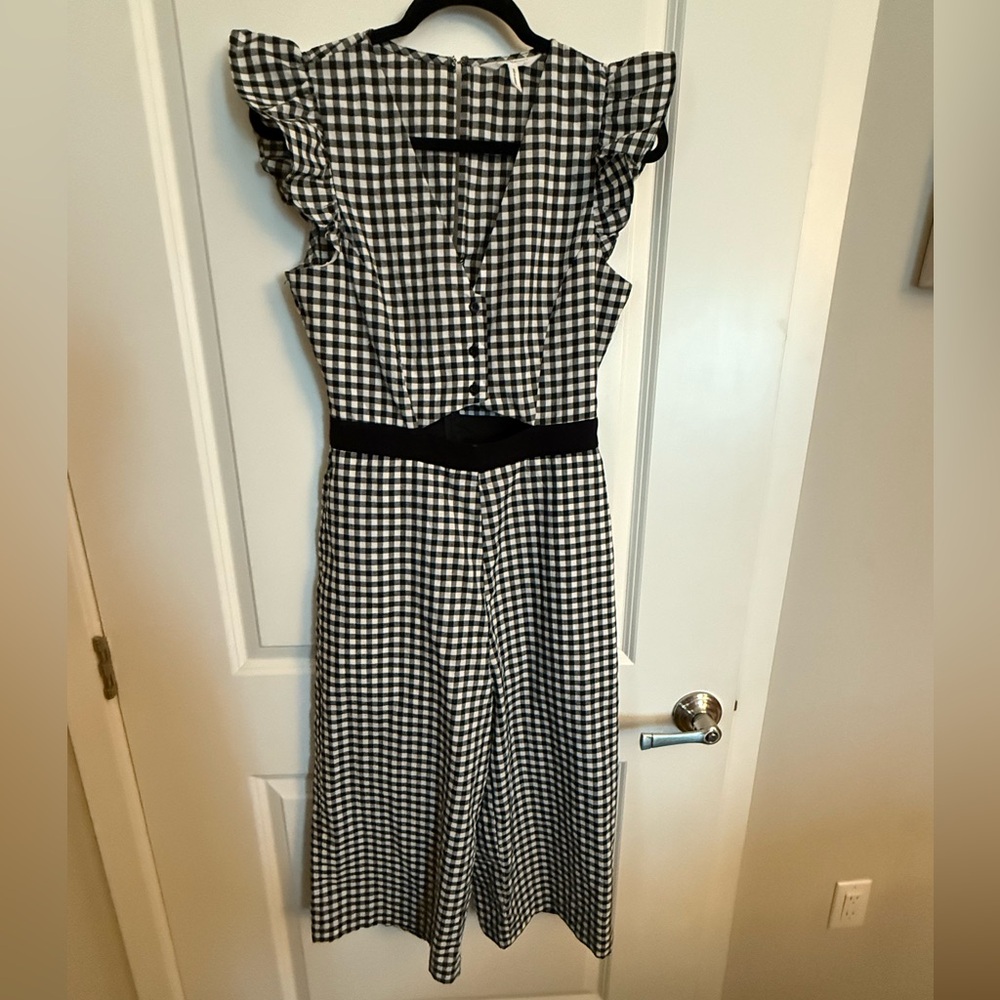 BCBGeneration Black and White Sleeveless V-Neck Midi Sundress